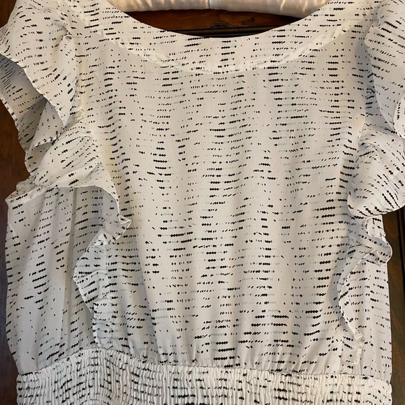 EUC BCBGeneration Casual White Ruffle Cocktail Dress with Keyhole Back, Medium - Picture 2 of 9